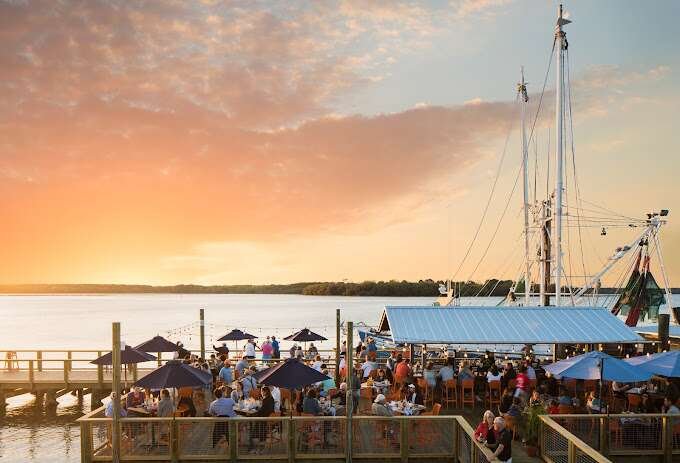 Hudson's Seafood House on the Docks - 10 Best Restaurants in Hilton Head (2023)