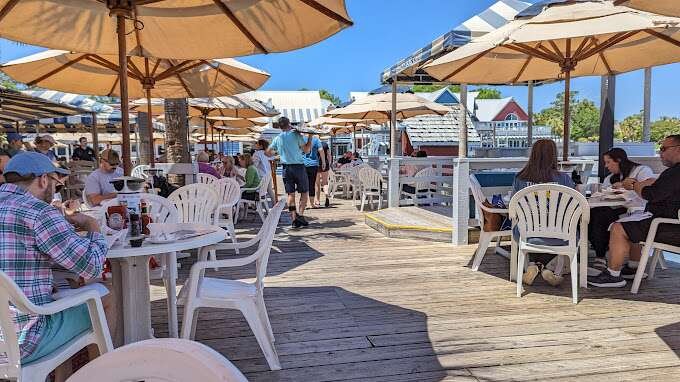 The Salty Dog Cafe - 10 Best Restaurants in Hilton Head (2023)