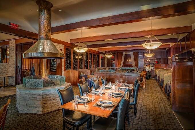  Kirby's Steakhouse - 10 Best Restaurants in the Woodlands (2023)