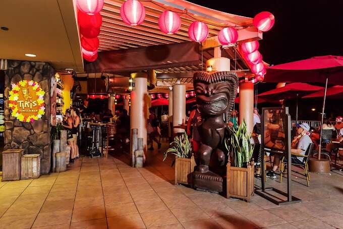 Tiki's Grill & Bar - 10 Best Restaurants in Waikiki (2023)