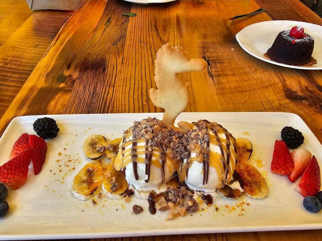 Cannery Seafood of the Pacific - 10 Best Restaurants in Newport Beach (2023)