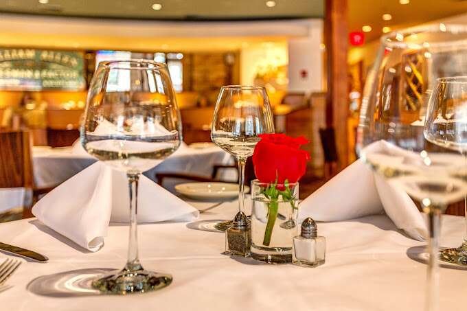 GW Fins - 10 Best Restaurants in Nola (2023)